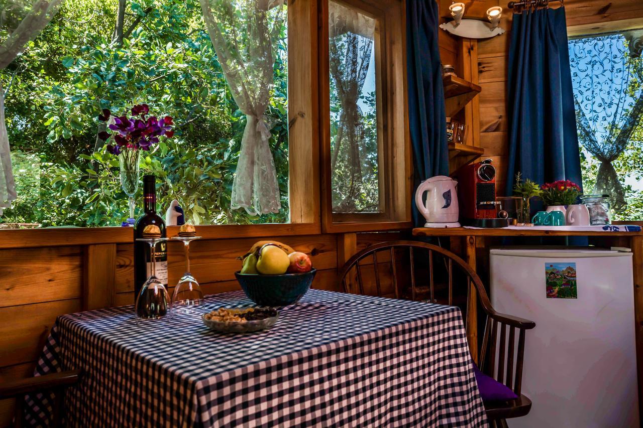 Spa In The Woods - B&B In Amirim Rom bilde